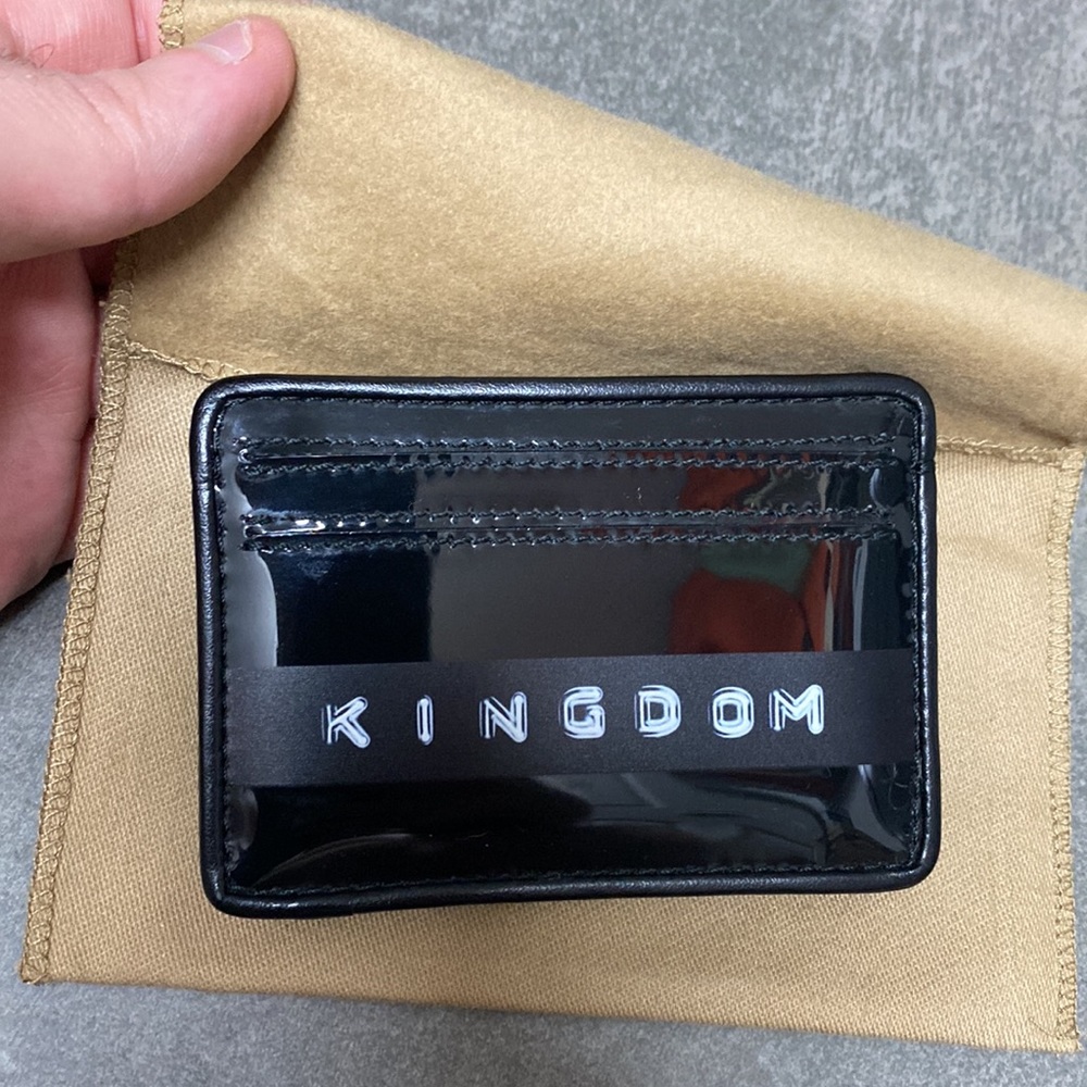 Burberry Authentic patent leather card case (5 card slot) - Picture 4 of 4